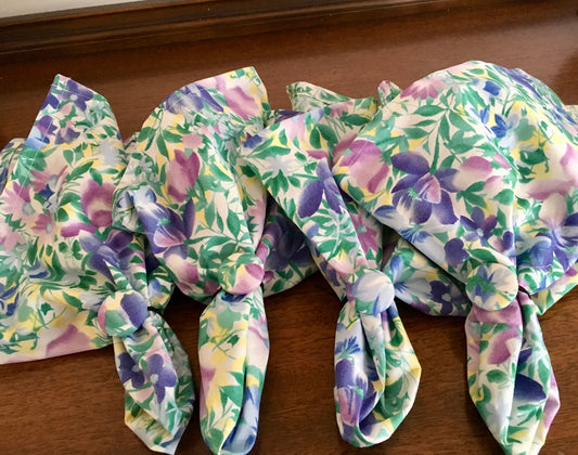 Floral print cloth napkins with matching napkin rings